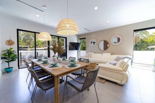 Villa Las Olas Designer Home With Heated Pool - Must!