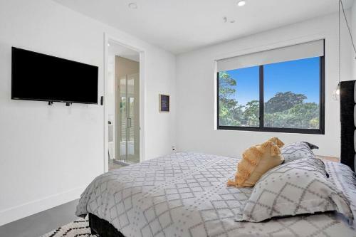 Villa Las Olas Designer Retreat With A Heated Pool!