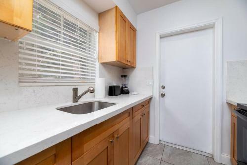 Apartamento Bayshore Breeze 3 - King Bed, Kitchen, Parking