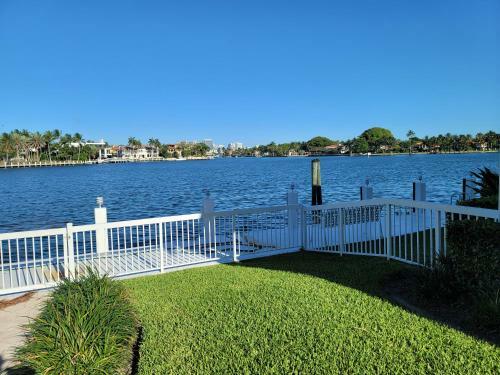 Apartamento Waterfront 4br 3b,intercoastal,pool,5 Min Walk 2 Beach