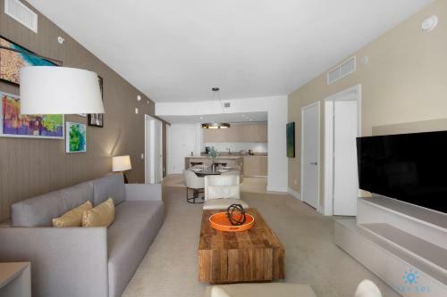 Luxury Amenities 2 Br Corner Ocean View Balcony Beachfront Resort