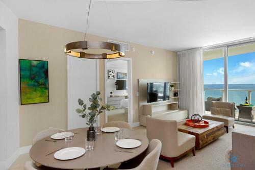 Luxury Amenities 2 Br Corner Ocean View Balcony Beachfront Resort