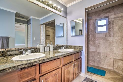 Fantastic Oasis With Fire Pit Less Than 6 Mi To Beach!