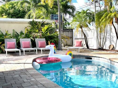 Heated Pool Home-best Location 5 Min To Beach