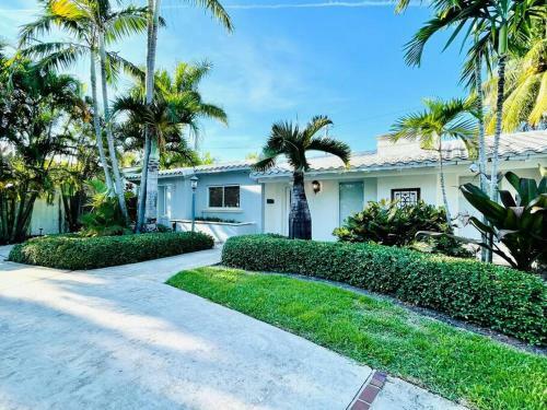 Heated Pool Home-best Location 5 Min To Beach