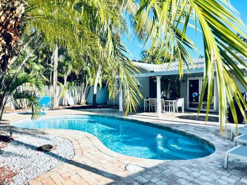 Heated Pool Home-best Location 5 Min To Beach