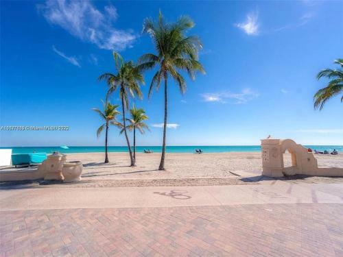 Modern Apartment W Bay View Pool Brm