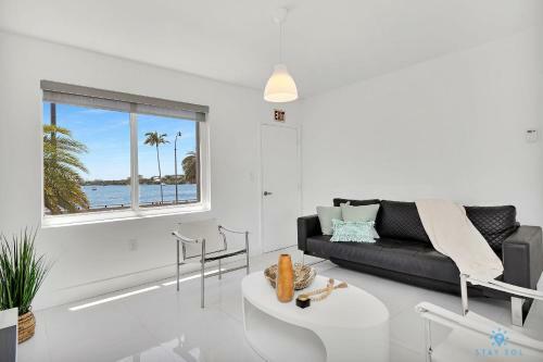 Modern Apartment W Bay View Pool Brm
