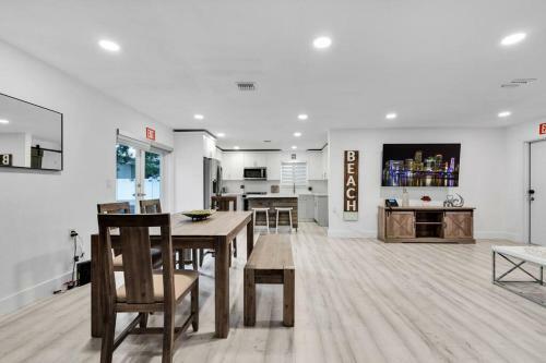 Hollywood Hills 3bd House With Backyard & Bbq