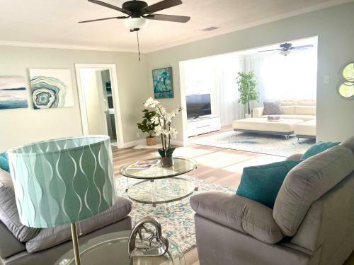 Gorgeous Modern Villa 5 Minutes From The Beach