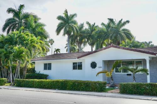 Gorgeous Modern Villa 5 Minutes From The Beach