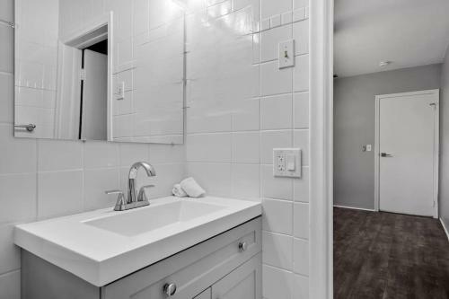 Hollywood Hills 3bd Home With Backyard