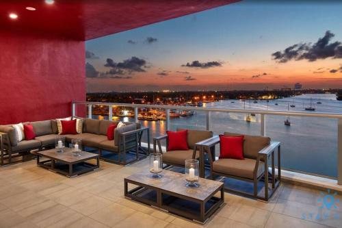 Modern Breathtaking Apt Rooftop Pool