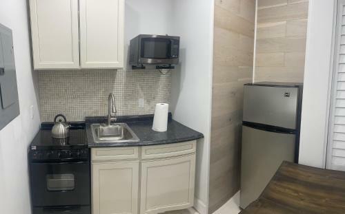 Brand New Renovated Studio Apartment Sleep 4