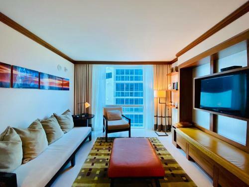 Ocean Access 2br Apartment Carillon