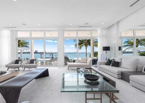 The Bay Villa