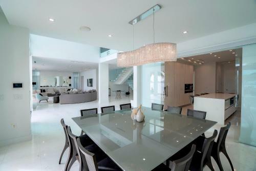 The Bay Villa