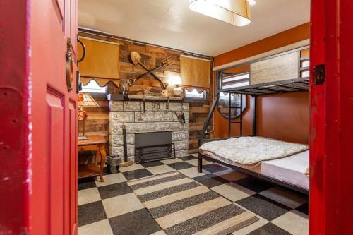 Magical Compound With Room For 30+