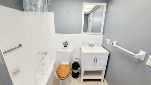 Charming Artsy Apartments