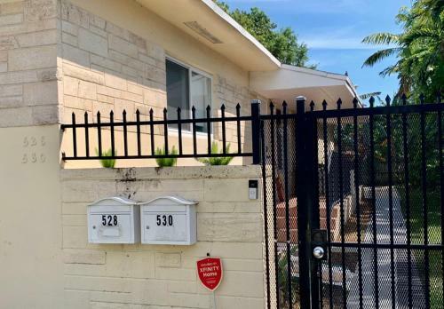 Peaceful 2 Br Home In Miami Modern District