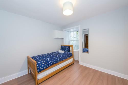 5 Bedrooms Central Apartment