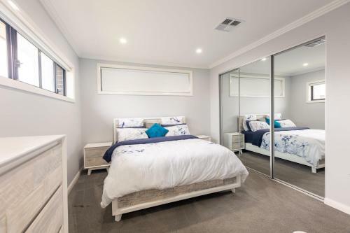 Captivating 5br Pet Friendly Home With Fully Fully Equiped Kitchen And Fast Wifi