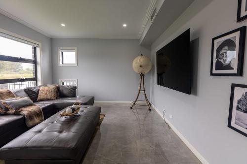Captivating 5br Pet Friendly Home With Fully Fully Equiped Kitchen And Fast Wifi