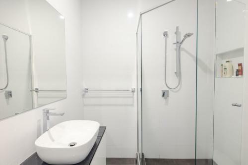 Captivating 5br Pet Friendly Home With Fully Fully Equiped Kitchen And Fast Wifi