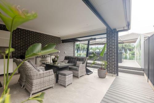 Captivating 5br Pet Friendly Home With Fully Fully Equiped Kitchen And Fast Wifi