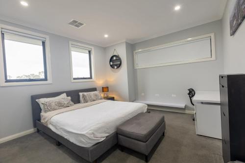 Captivating 5br Pet Friendly Home With Fully Fully Equiped Kitchen And Fast Wifi