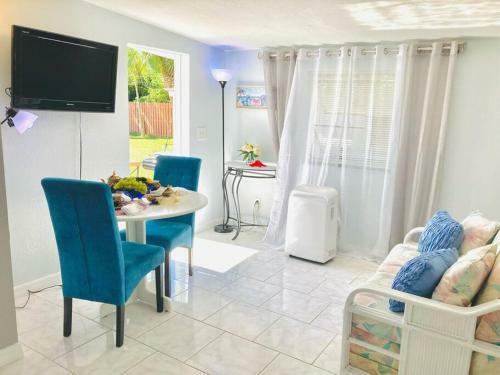 Cozy Studio By Warm Mineral Springs, Fl!!
