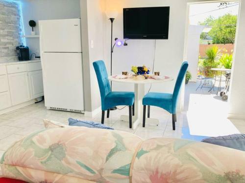 Cozy Studio By Warm Mineral Springs, Fl!!