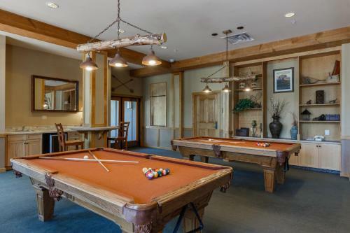 Summit River Lodge & Campsites