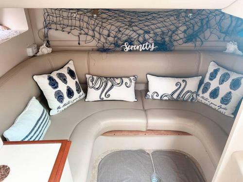 Immaculate 2 Bdr Boat, Great Sunsets, Free Parking