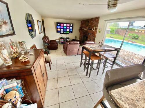 Beachside Pool, Jacuzzi, Golf Cart, Kids, Pet Home