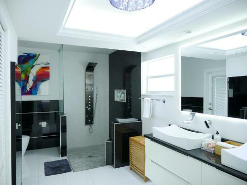 Luxury Pool Home 15 Min From Airport
