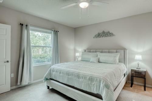 Cozy Canal Retreat