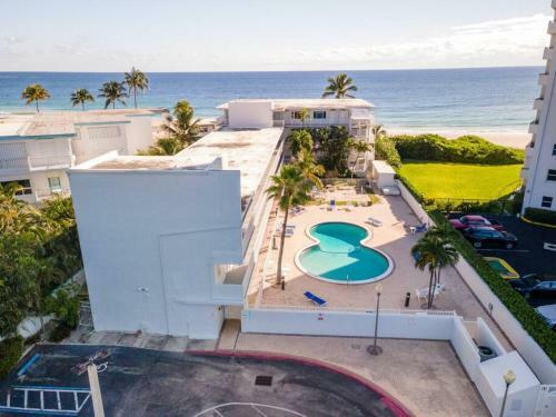 The International - Oceanside Condo