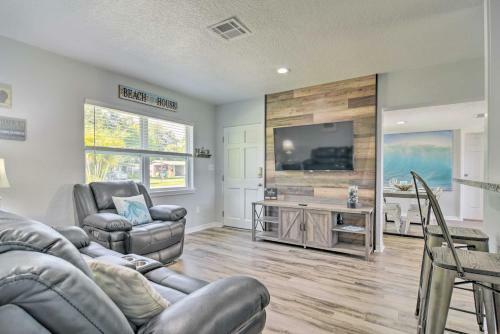 Sunny Seminole Home With Gas Grill And Fire Pit!