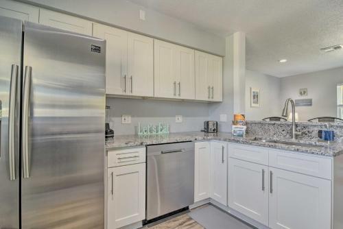 Sunny Seminole Home With Gas Grill And Fire Pit!