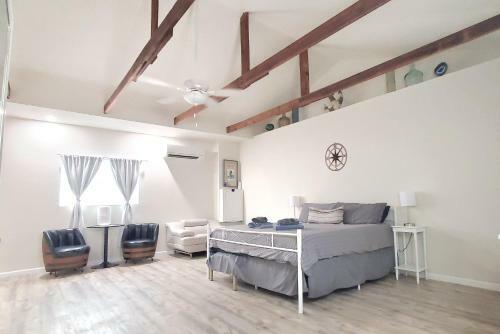 Hostal King Size Sassy Studio