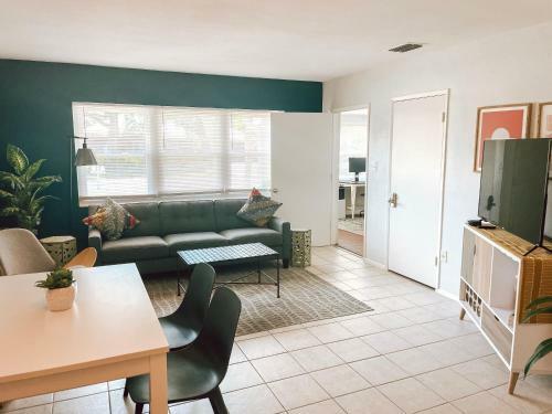 Venice Island - Dog Friendly - Walk To Beach - Work Ready