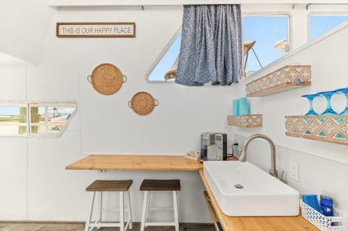 River View Houseboat