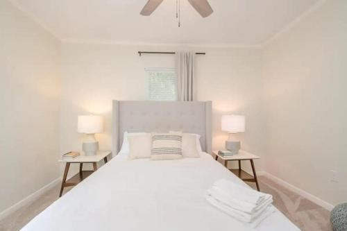 Renovated Spacious Home - Sleeps 9