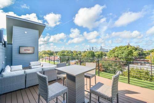 Beautiful Updated Midtown Apartment