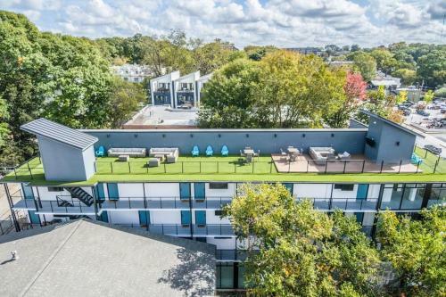 Beautiful Updated Midtown Apartment