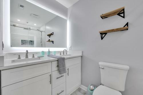 Eclectic 3-br Upstairs Unit W/free Parking & Wi-fi