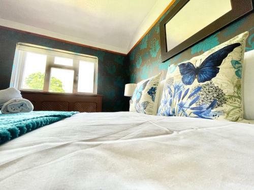 Folkestone 3 Bedroom Holiday Home Centrally Located!