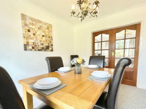 Folkestone 3 Bedroom Holiday Home Centrally Located!