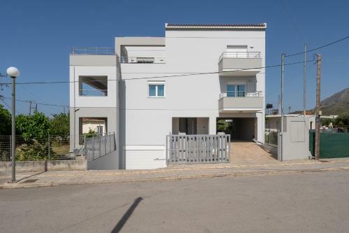 Villa Isabella Luxury Living - With Roof Top Jacuzzi.
